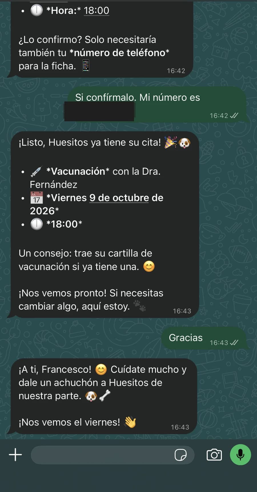 Conversación de WhatsApp: el asistente confirma la cita de vacunación el viernes 9 de octubre a las 18:00 con la veterinaria